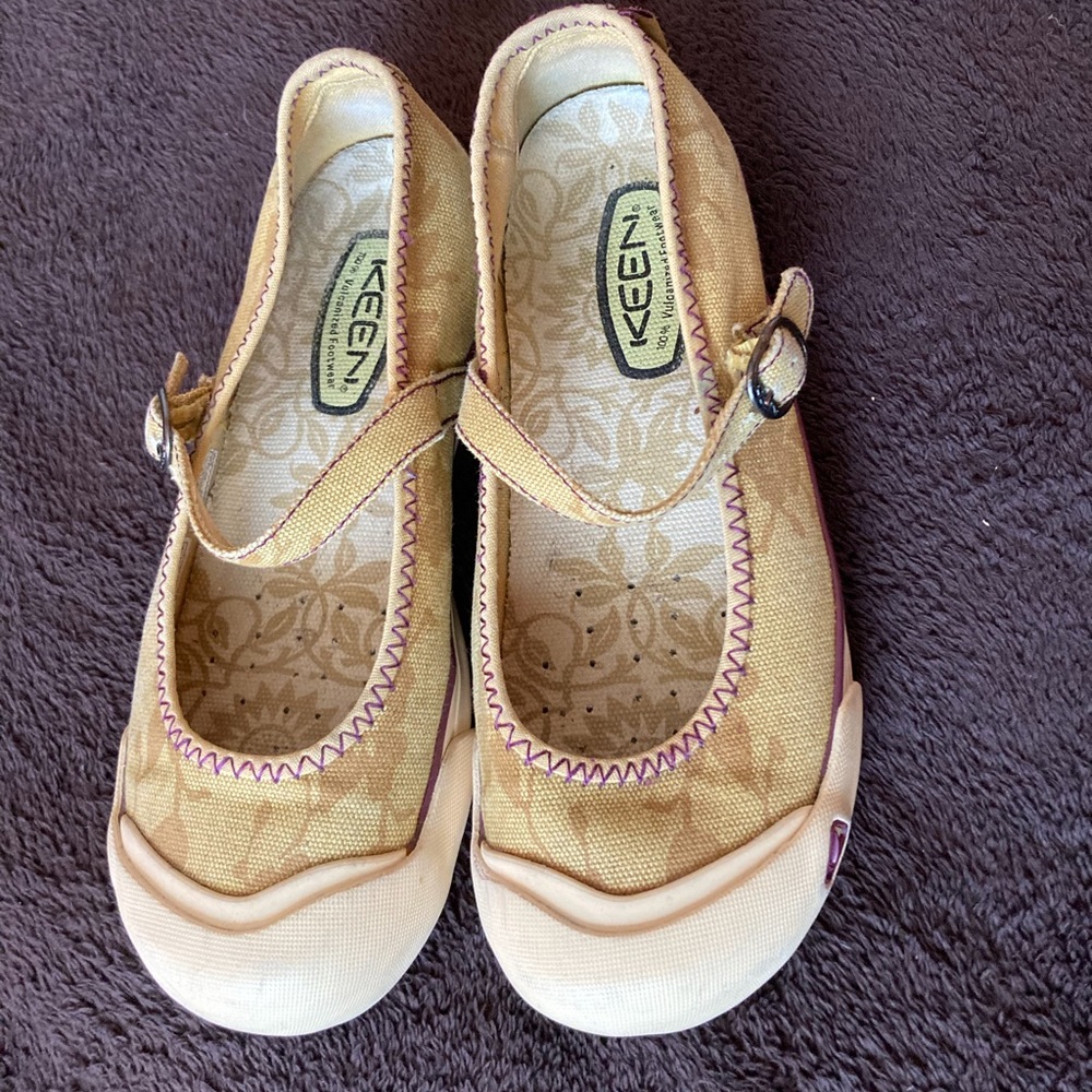 Keen Canvas Maryjanes size 7.5